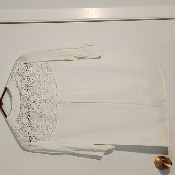 Ladies top - Picture 2 of 2